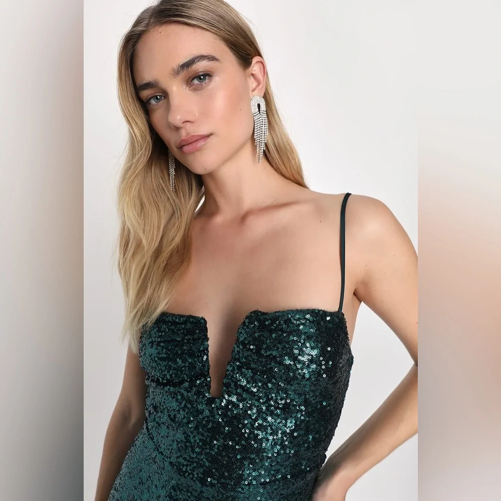 Lulu's NWT Sparkling Sensibility Emerald Green Sequin Bodycon Mini Dress